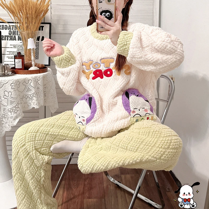 

Kawaii Sanrio Pachacco Plushsleepwear Cartoon Winter Leisure Comfort Thickened Coral Velvet Pajamas Giris Household Clothes Gift