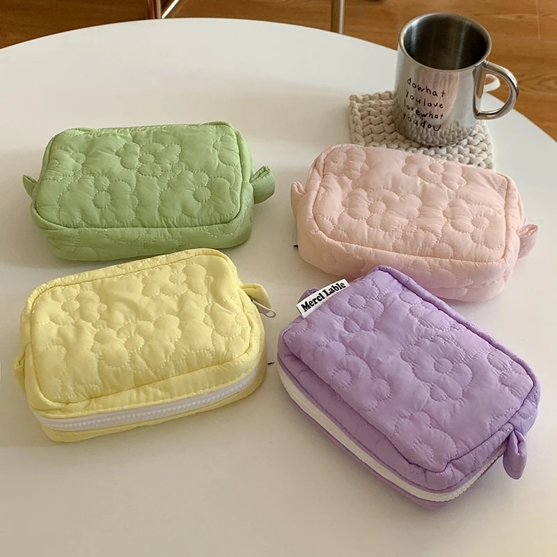 

Cute Makeup Cosmetic Lipstick Soft Comfortable Flowers Quilted For Bag Design Storage Bag Jewelry Cosmetic Bag Pouch Tissue