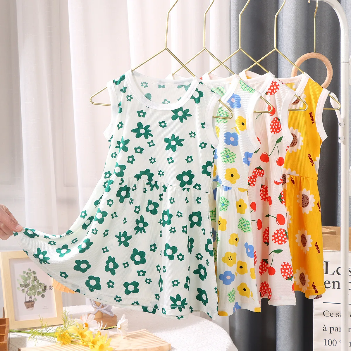 

Детское летнее платье без рукавов, с цветочным принтом