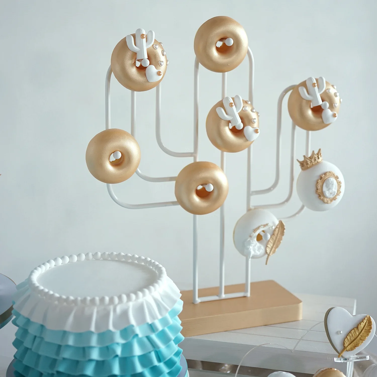 

Cactus Shaped Cake Stand Creative Donut Display Stand European Wedding Dessert Table Donut Stand Bakery Party Decoration