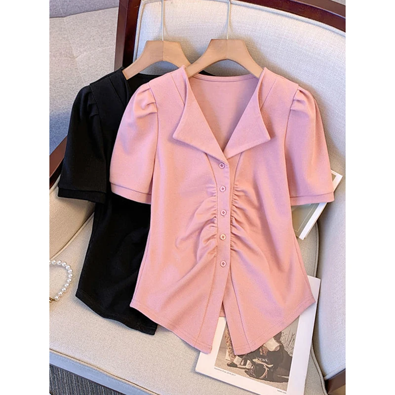 

Новинка 2023, стильная облегающая футболка с коротким рукавом и пуговицами, тонкие пуловеры с V-образным вырезом, однотонные офисные женские топы со складками, повседневные свитшоты