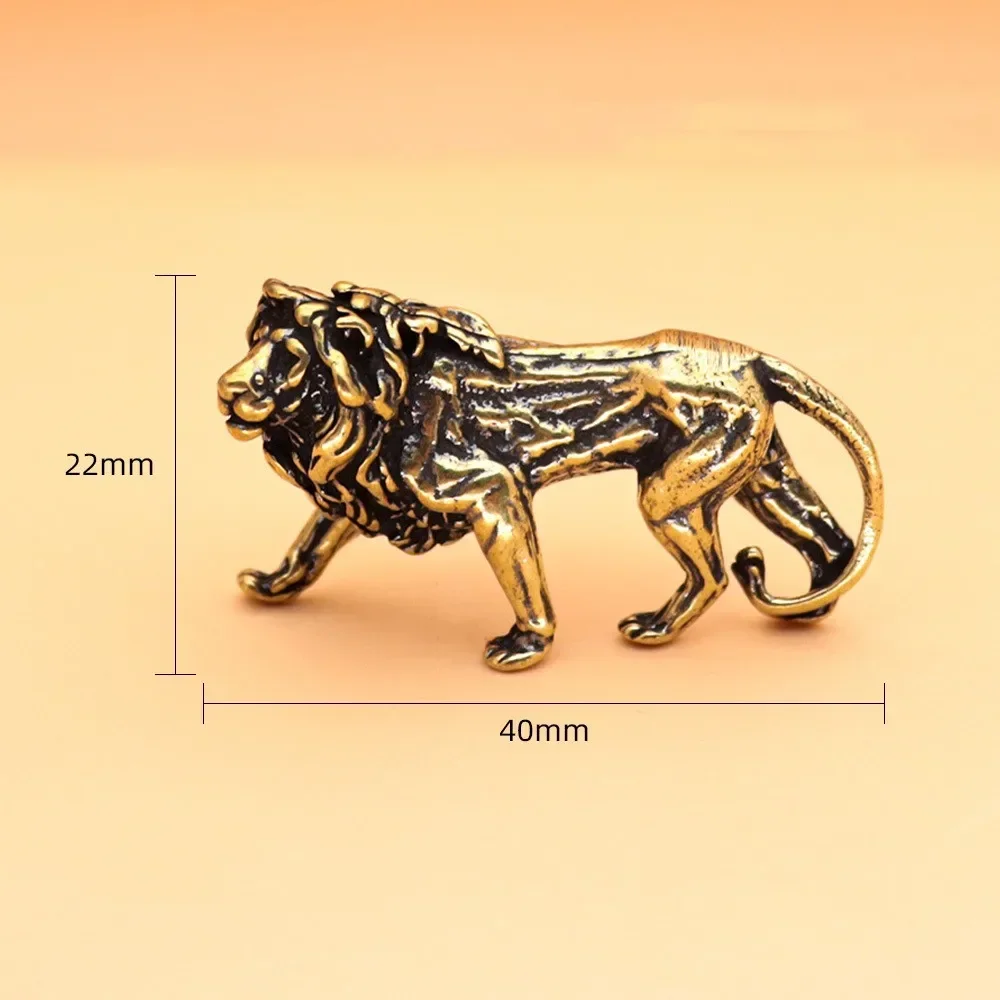 Медные миниатюрные фигурки льва