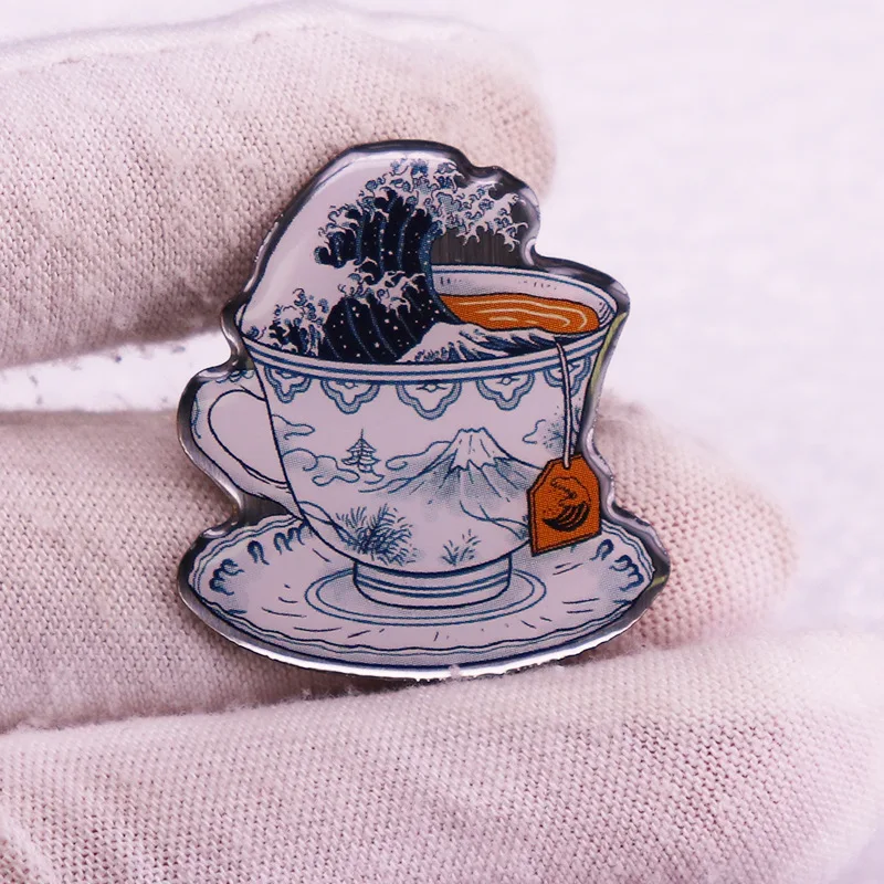 

XM-funny Creative Kanagawa surfing tea cup brooch fashion personality retro badge copper metal badge accessories