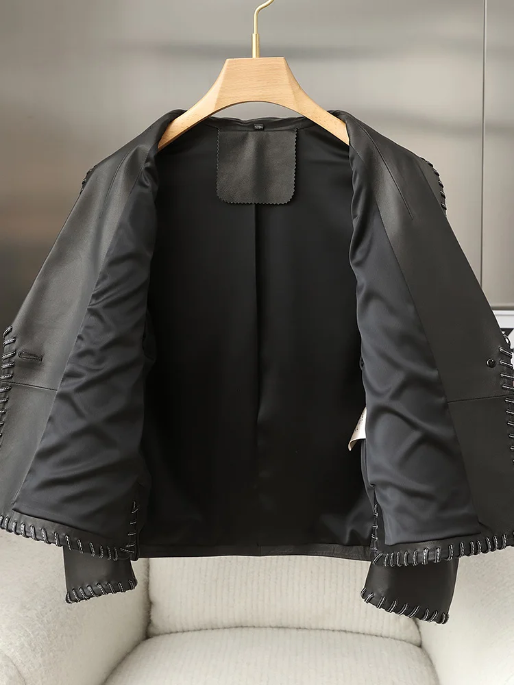 Рисунок 3 - Женское пальто ручной работы из