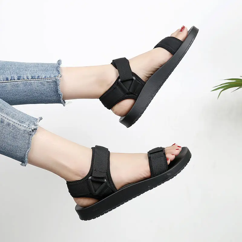 

Новинка 2022, спортивные сандалии на липучке, женские пляжные туфли на плоской подошве в стиле интернет-знаменитостей, Размеры 35-44