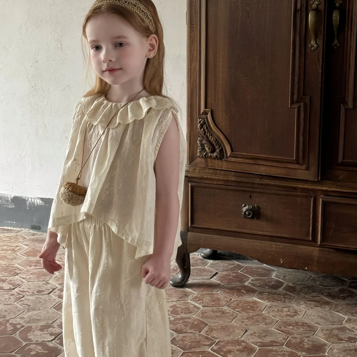 Набор кукольных рубашек с вышивкой |