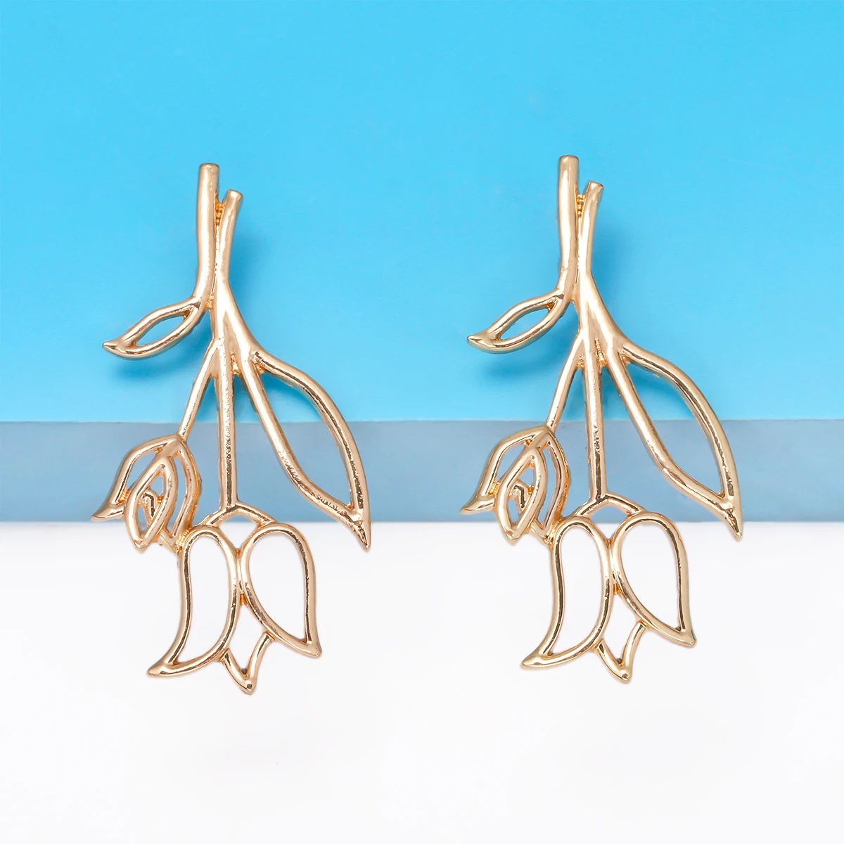 

New Aesthetic Design Hollowed out Leaves Drop Earrings for Women Irregular Statement Metal Golden Earrings 2023 Trend Jewelry