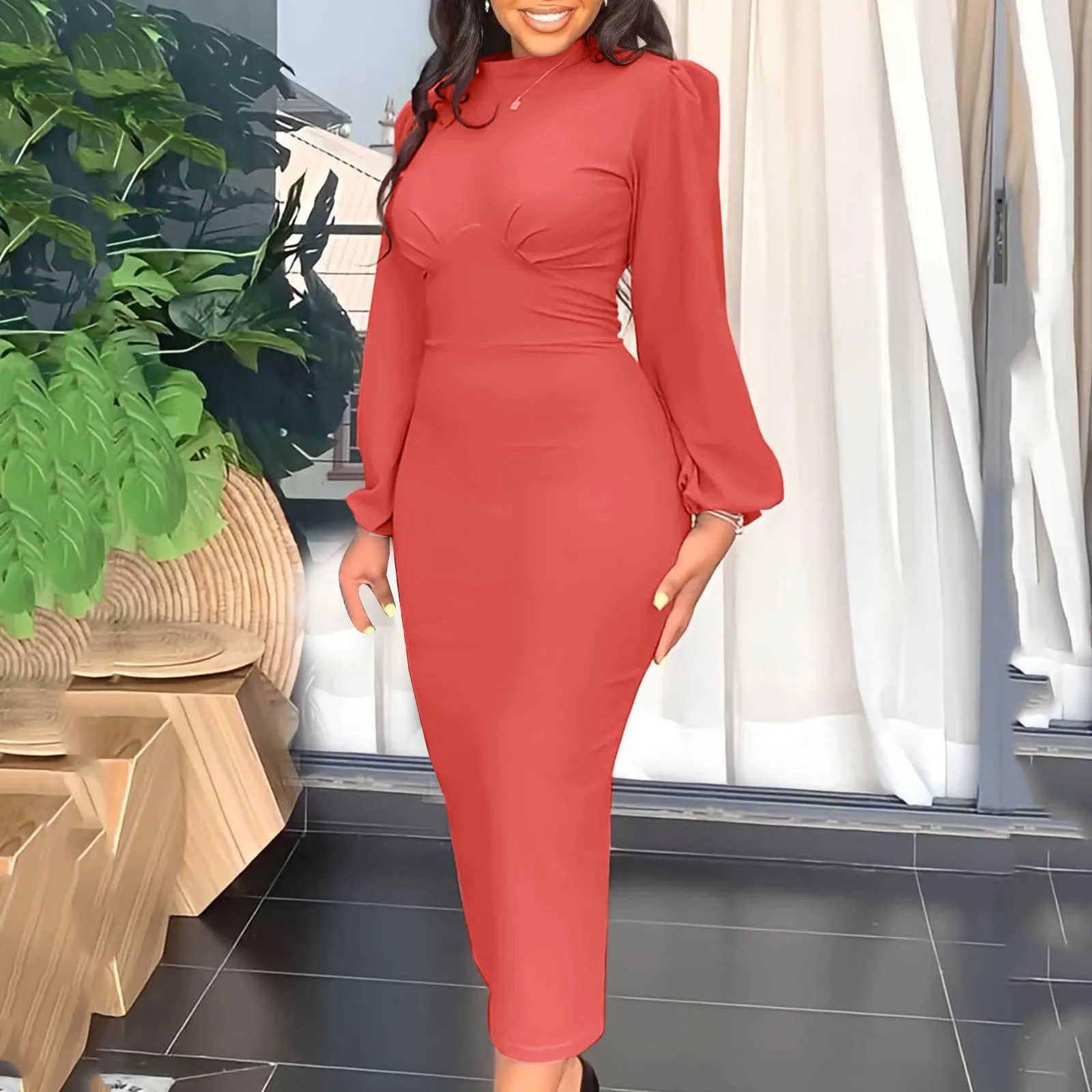 

Женское платье-карандаш средней длины, с разрезом