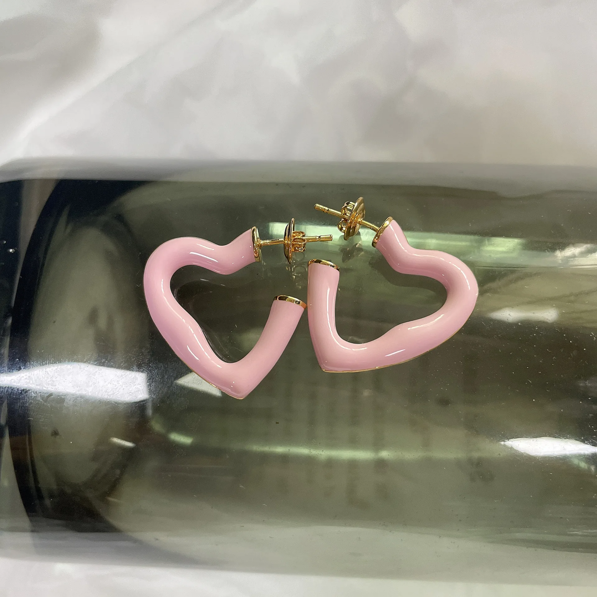 

Серьги-гвоздики в форме сердца, персиковые, розовые