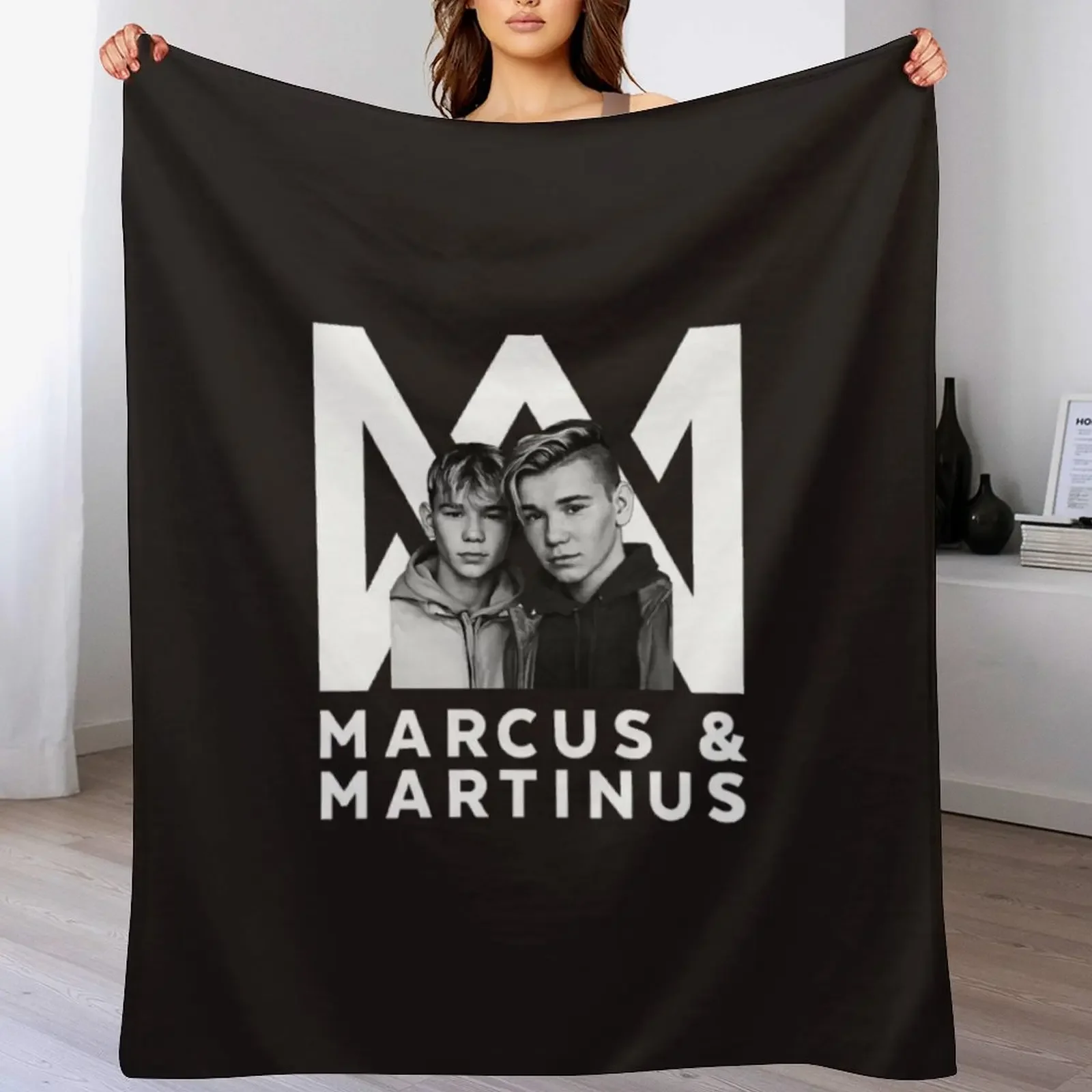 Фото Плед с логотипом Marcus Martinus, мягкий теплый плед, подарок для дедушек и бабушек №1
