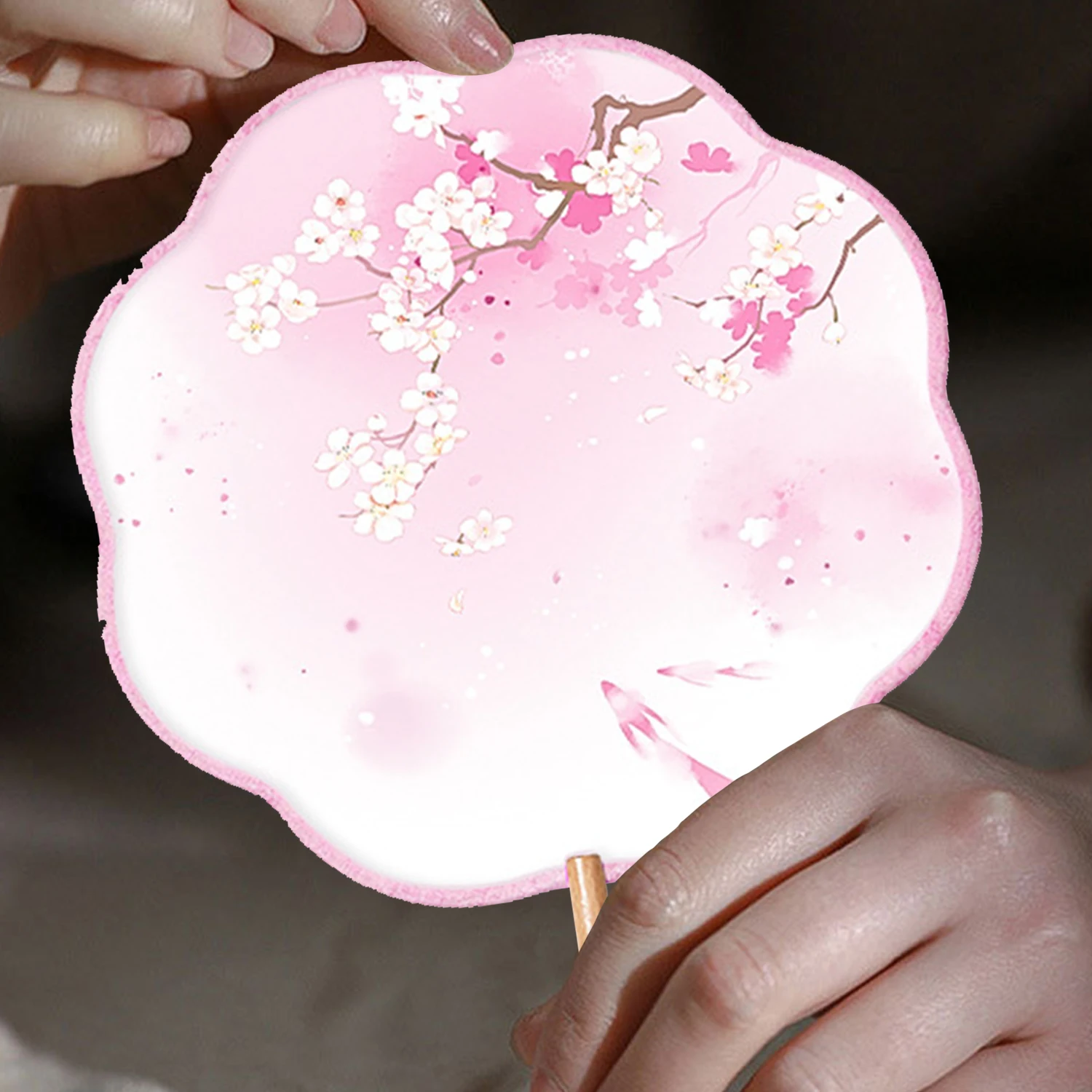 Круглый веер в китайском стиле с восьмилепестковой вышивкой и деревянной ручкой