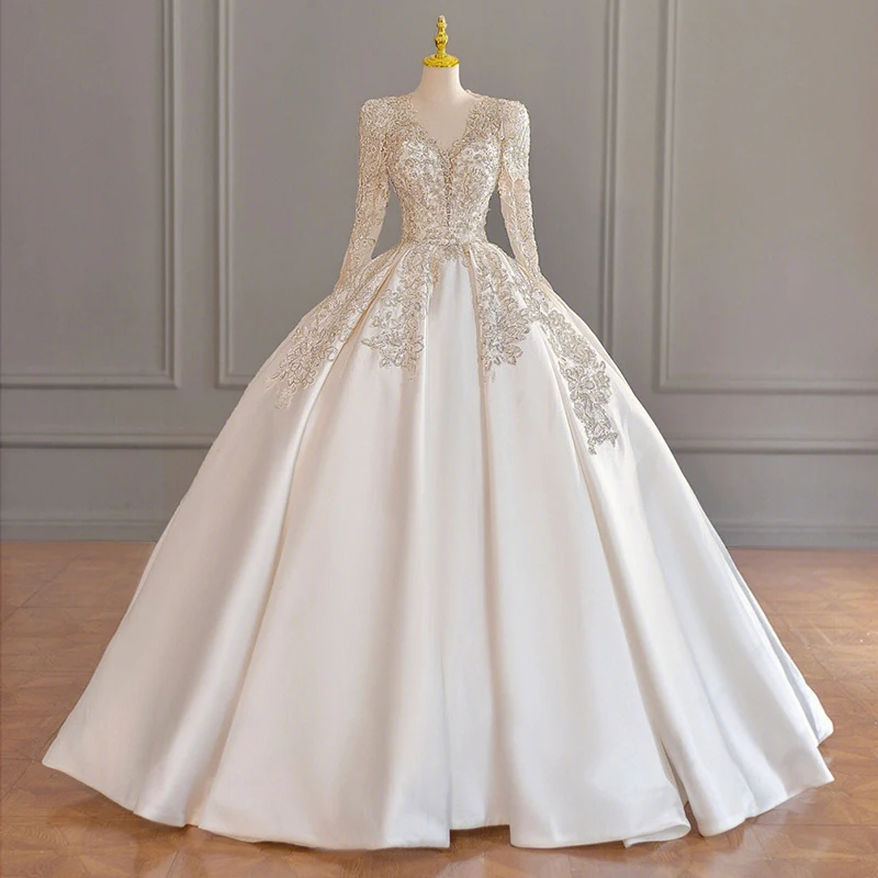 

Женское свадебное платье с открытой спиной и V-образным вырезом