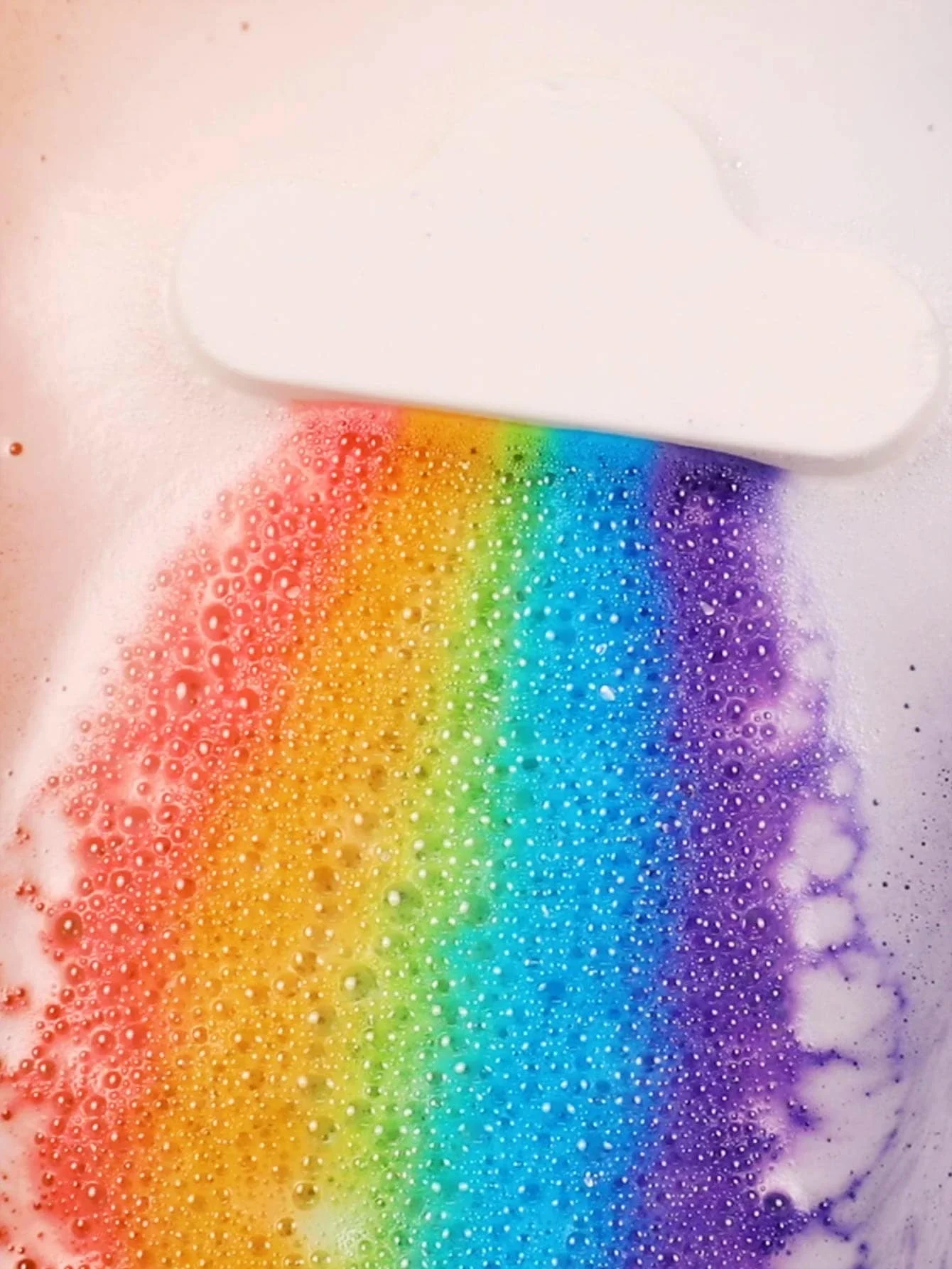 

SlowSunday Rainbow Cloud Bath Bomb - 130g