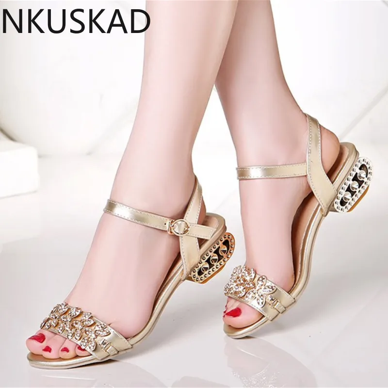 Summer Sandals Women Luxury Rhinestone Shoes Woman Elegant Casual Low Heels Chunky Heels Sandals Gold Sliver Party Wedding Shoes