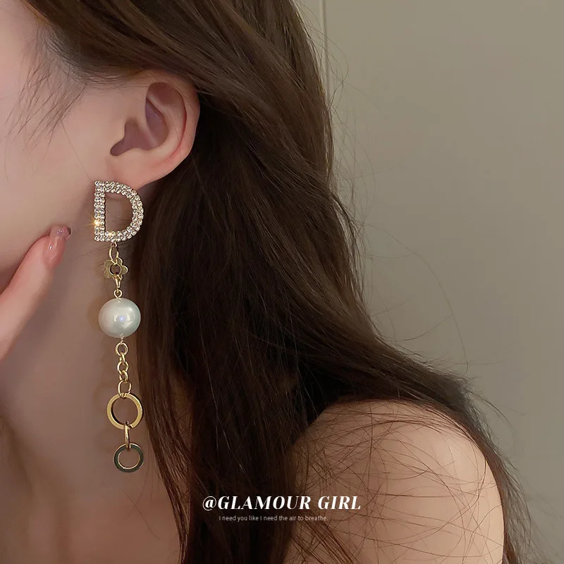 

Long Tassel Drop Earrings for Women Rhinestone Shiny Letter D Pearl Metal Circle Pendant Luxury Brand Jewelry Gifts