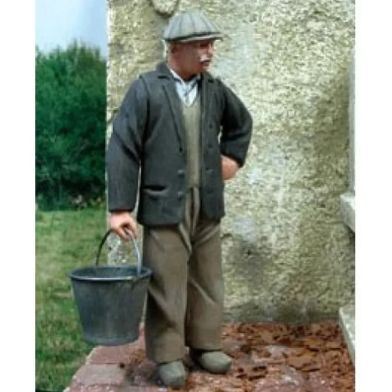 

1/35 scale resin figure soldier model kit WW2 civilian grandpa carrying bucket unassembled unpainted diy toy diorama figurine