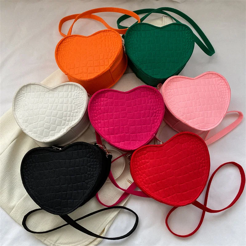 

Felt Heart Shaped Bag Women's Fashion Trend Girls' Heart Bag 2023 New Candy Color Love One Shoulder Crossbody Bag