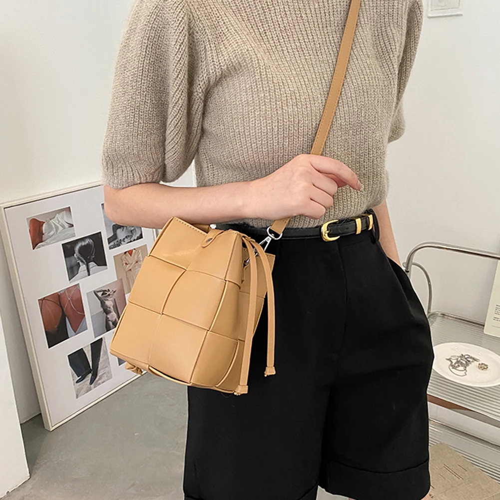 

2022 Spring New Drawstring Woven Bucket Bag Women's Bags Bags Leather Cowhide Messenger Bag