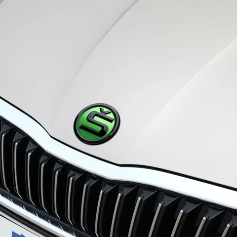 Значок на переднюю капот автомобиля, наклейка на замену для Skoda S Octavia 2 3 Kodiaq Fabia Karoq Superb 3 2 Scala VRS, 2 шт.