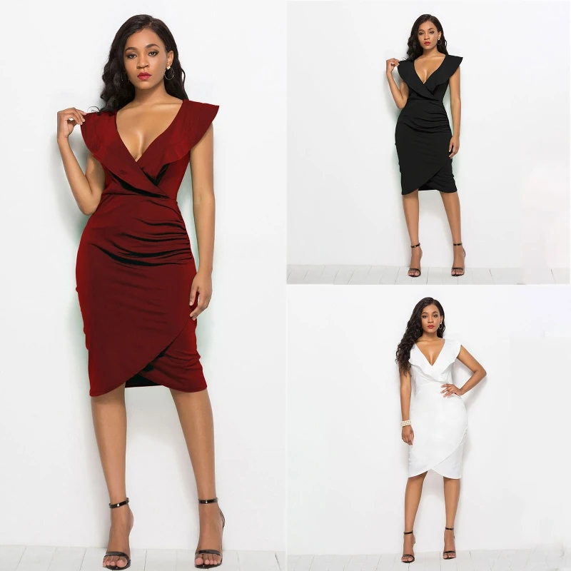 

Женское летнее платье без рукавов с оборками и глубоким V-образным вырезом