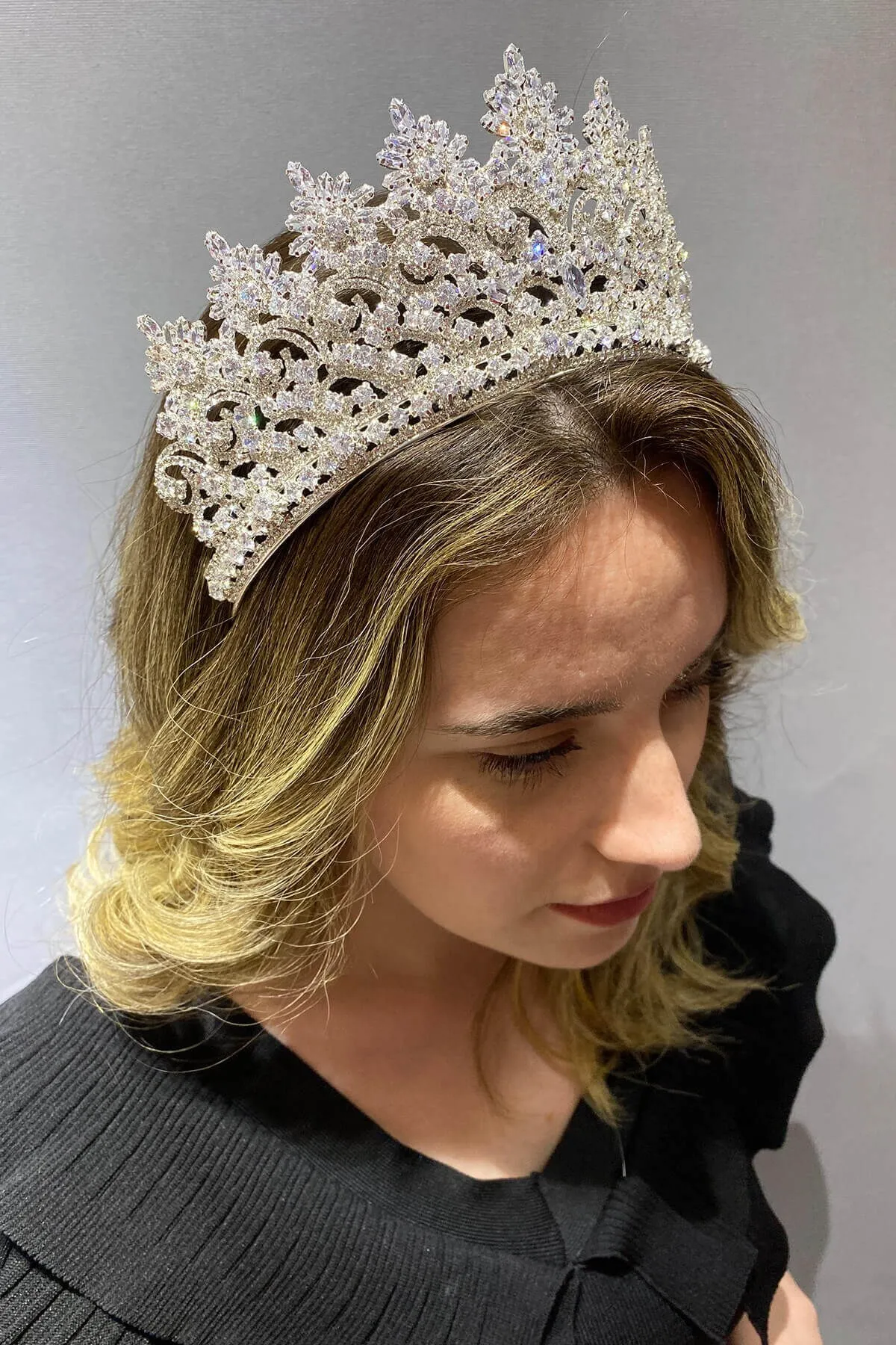 

Angelina Zircon Bridal Crown
