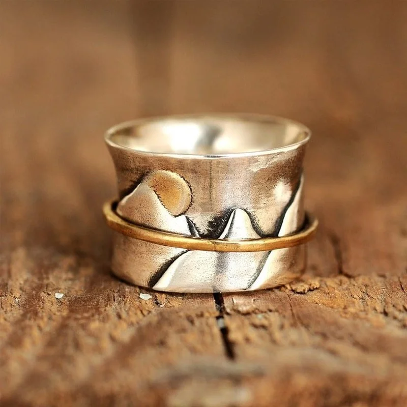 

Retro European and American style ancient color separation Valley gold ring Moonstone Ring single ring jewelry