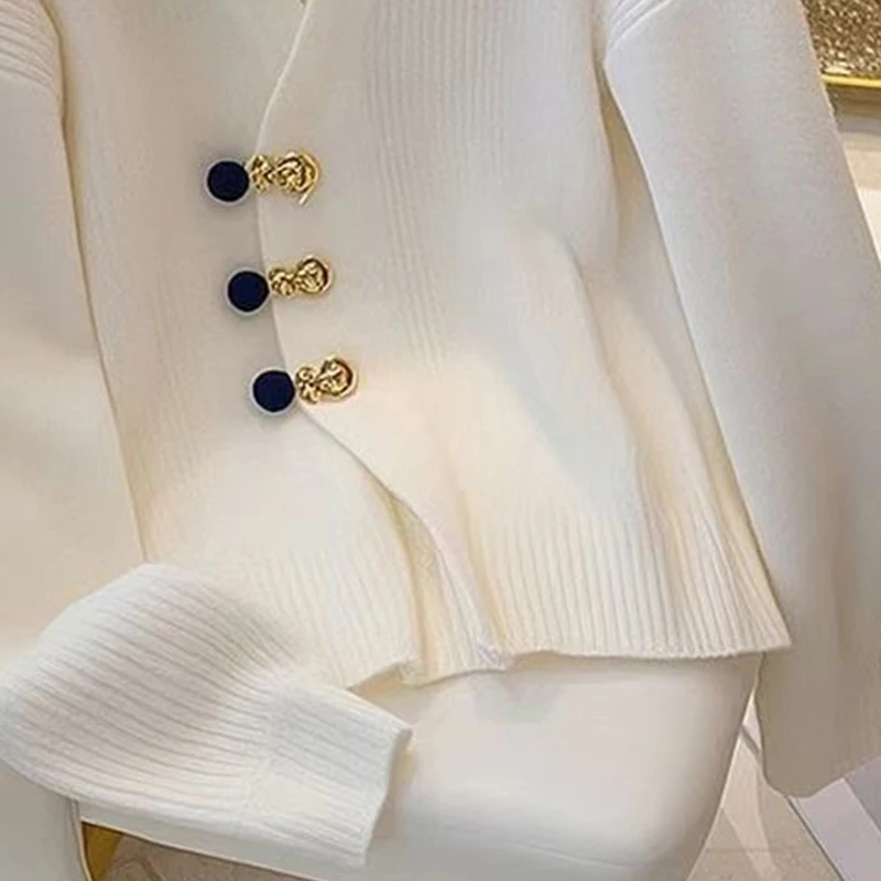 Женский однотонный свитер