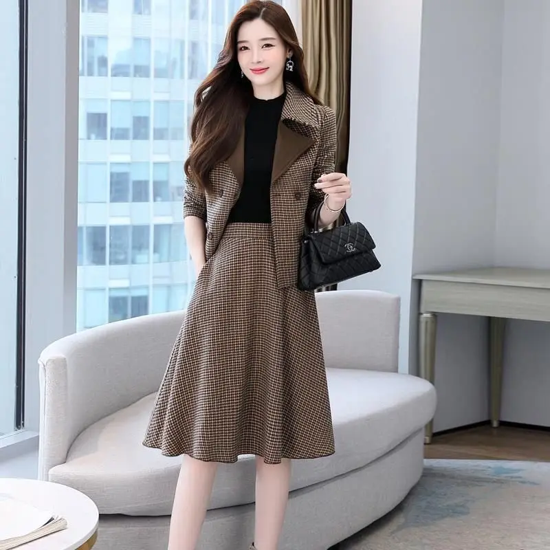 Рисунок 4 - Модный повседневный женский костюм