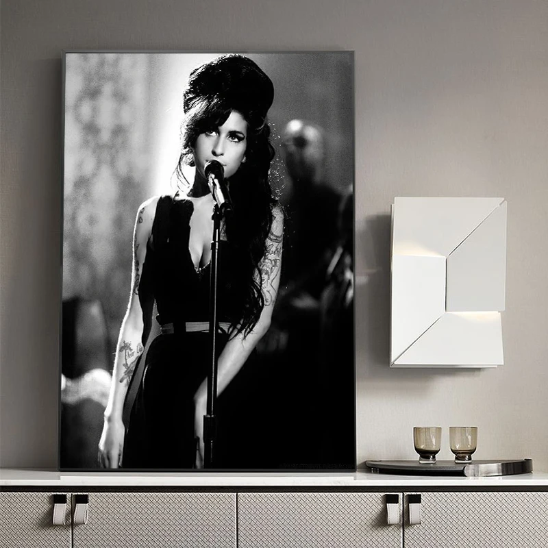 Картина на холсте с изображением музыкальной певицы звезды Эми и винного дома