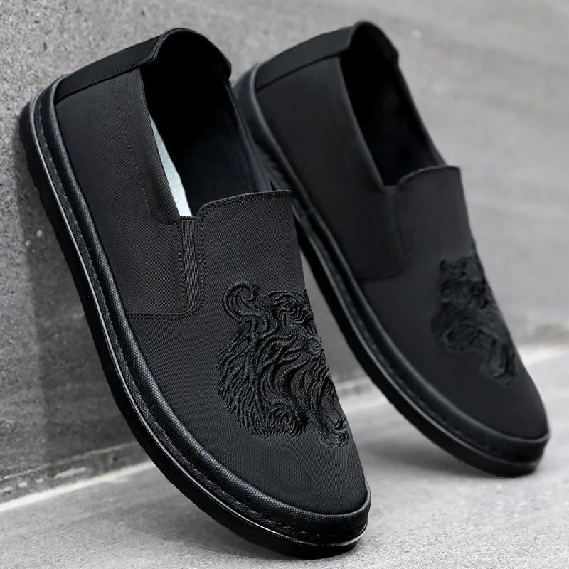 

New Men's Casual Designer Shoes Beijing Cotton Embroidered Black Sneakers Male Loafers Mens Trainers Canvas Tiger Shoes