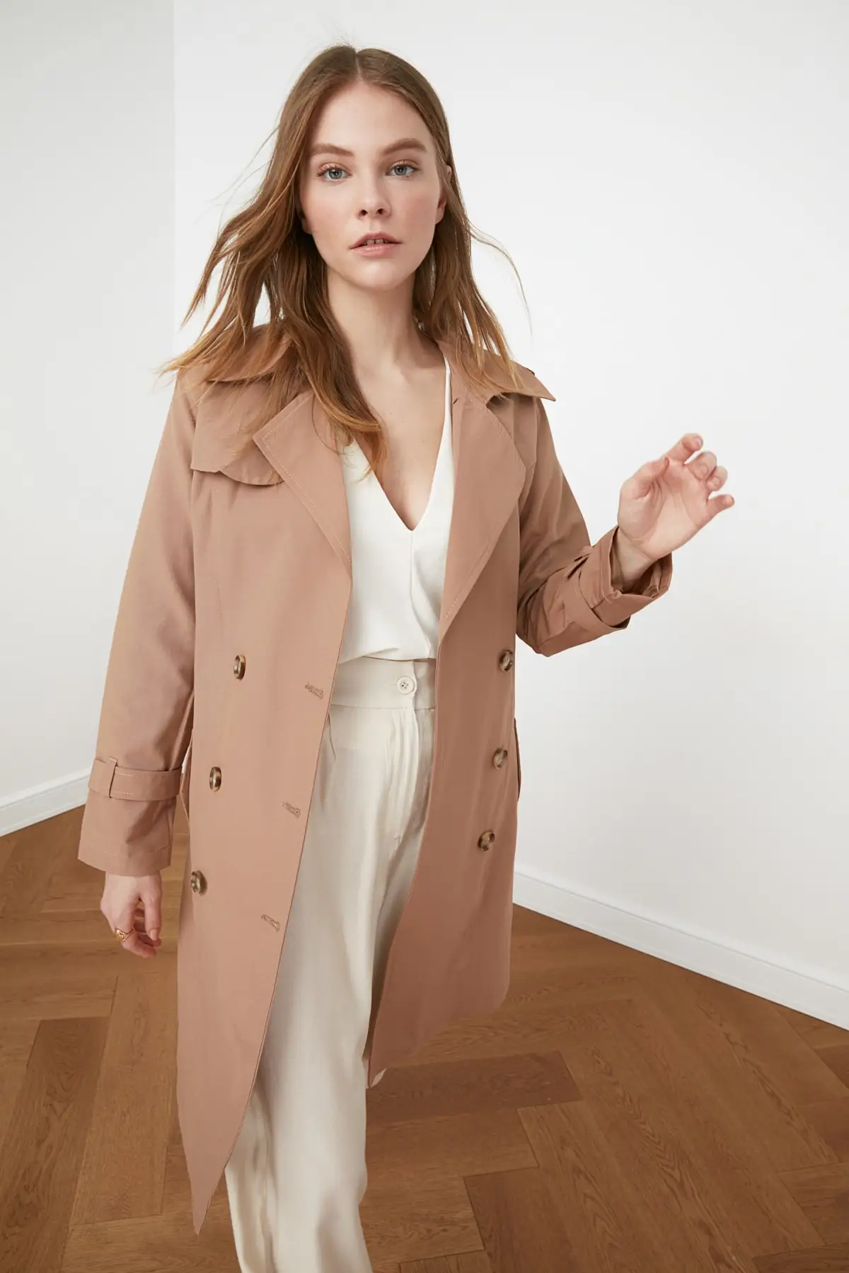 

Trendyol Apron Detailed Arched Long Trench Coat TWOSS21TR0020