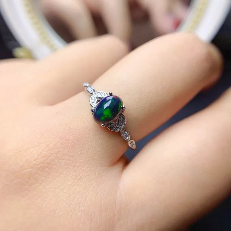 Кольцо обручальное с натуральным черным опалом 6 х8 мм 925