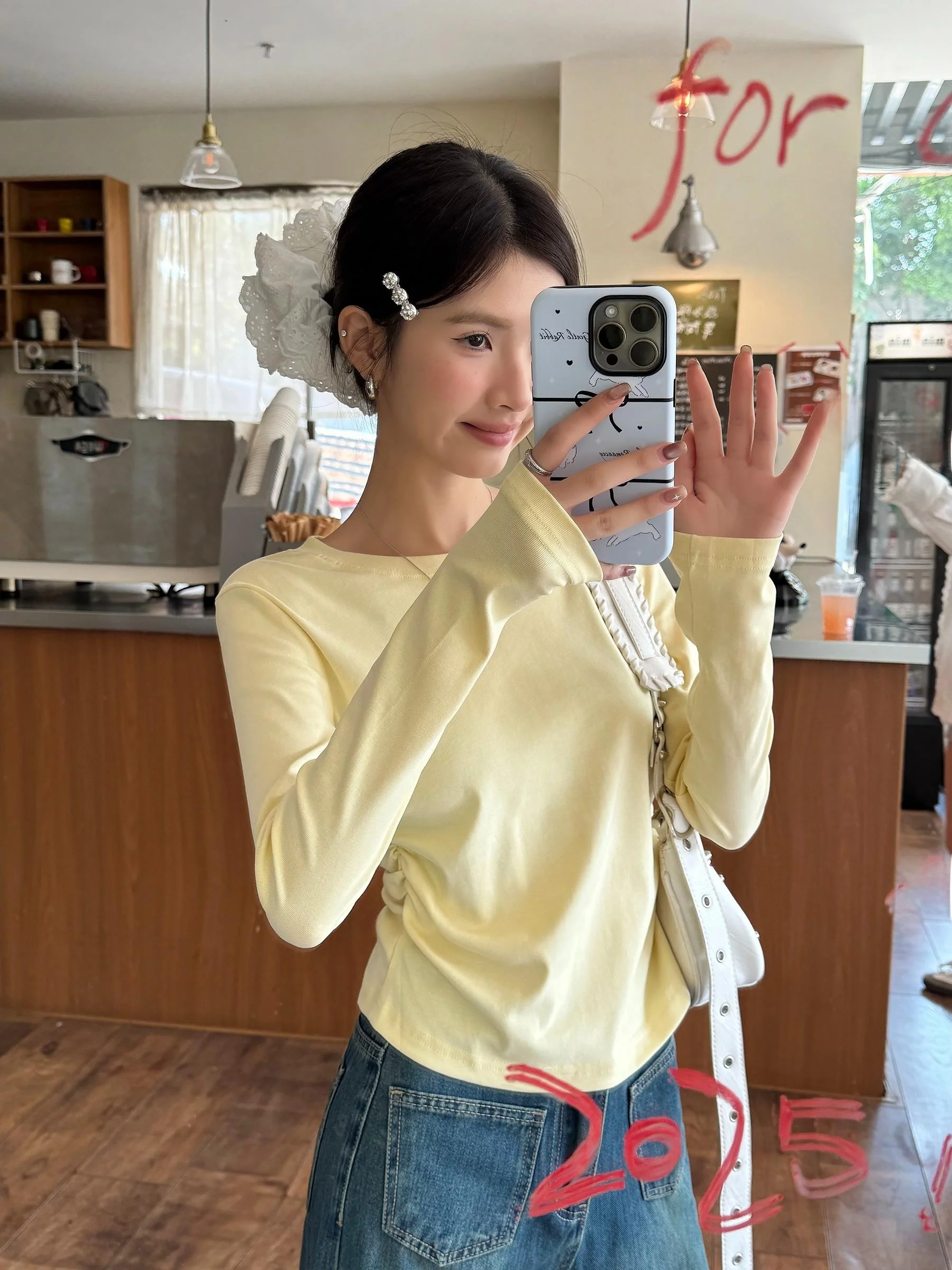 Нежная желтая рубашка с круглым вырезом и длинными рукавами плиссированная