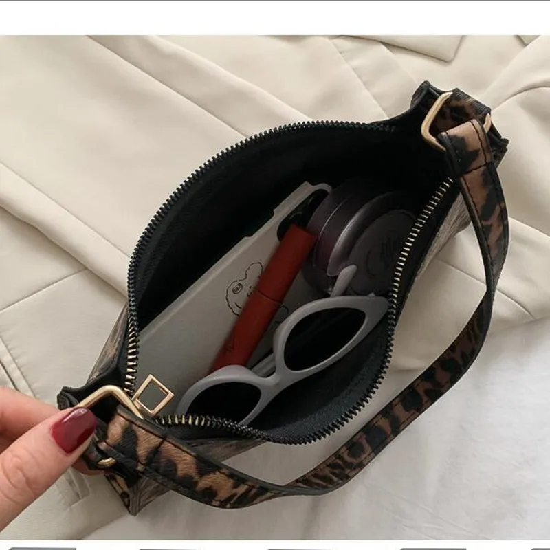PU Leather Crossbody Underarm Shoulder Bags for Women Print Armpit Fashion Simple Handbag Stripe Printed Ladies Bag