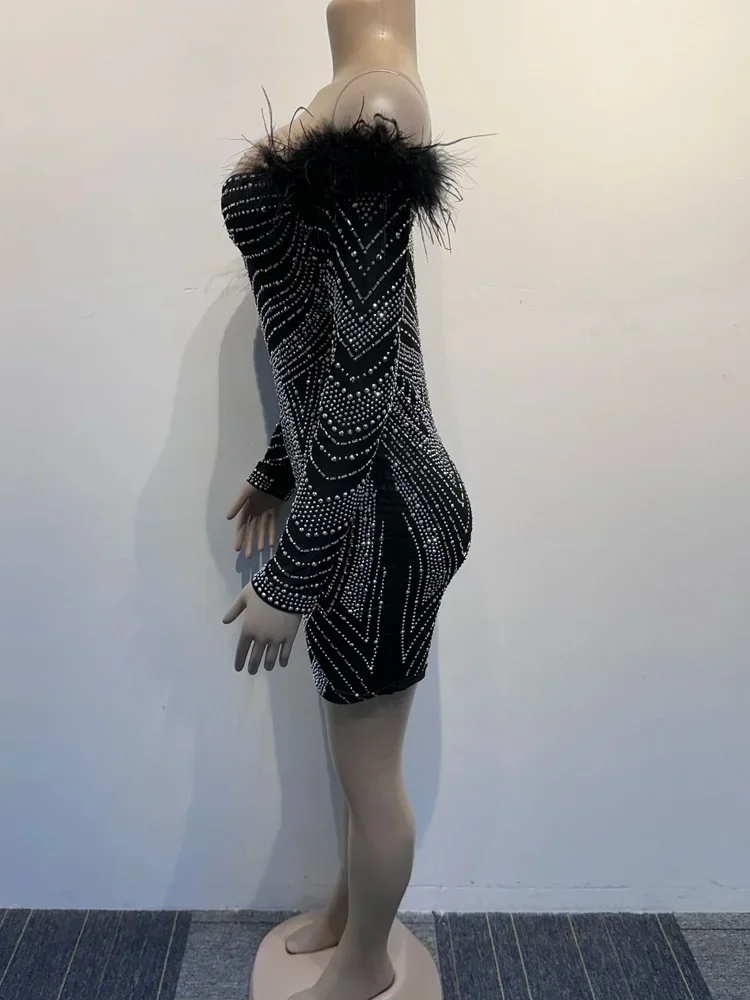 Роскошное женское вечернее платье Beyprern шикарное черное с перьями на плечах