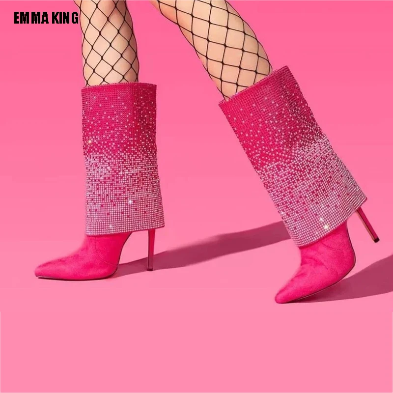 

Женские сапоги на высоком тонком каблуке, с острым носком, на молнии