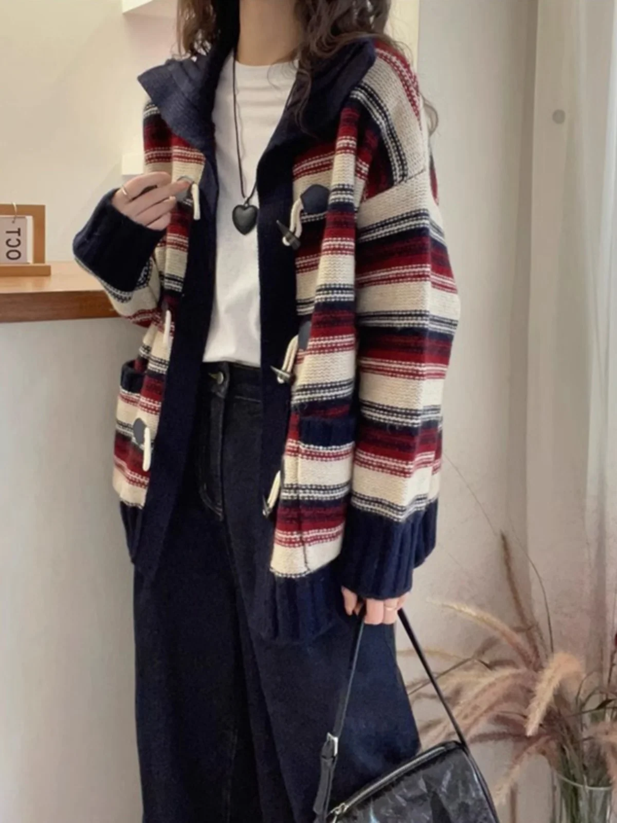 European Goods Horn Buckle Stripe Outerwear Women clothes 20244 Autumn and Winter New Raccoon Velvet Knit cardigan Small Man Top