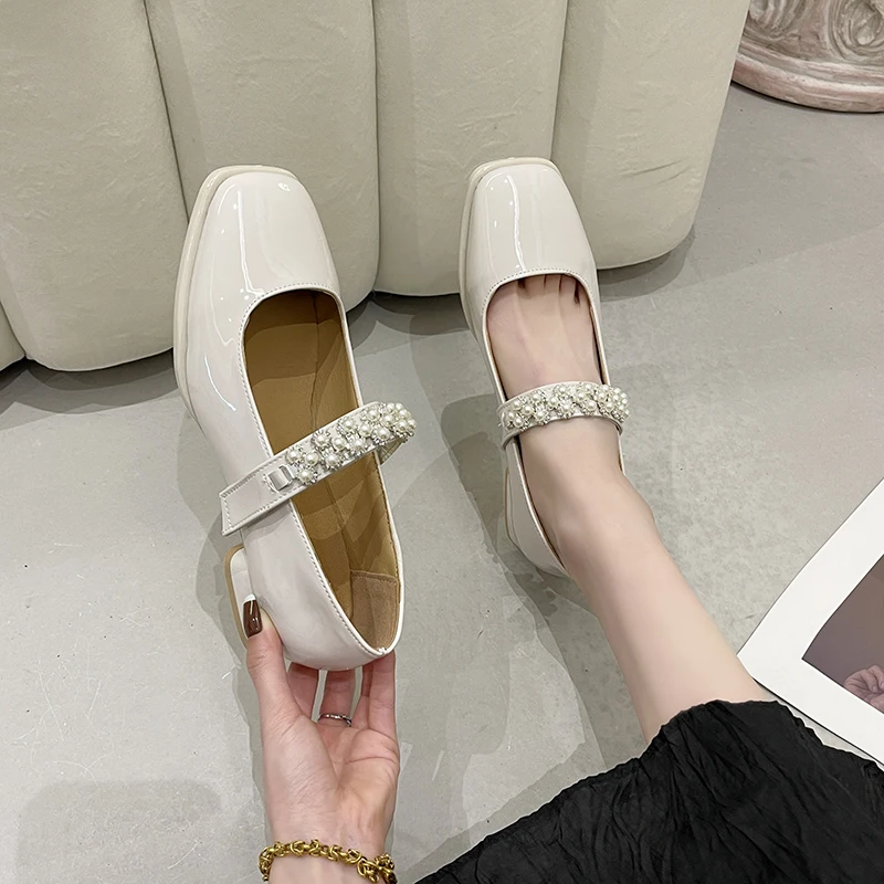 Женские туфли-оксфорды из лакированной кожи на низком каблуке с квадратным