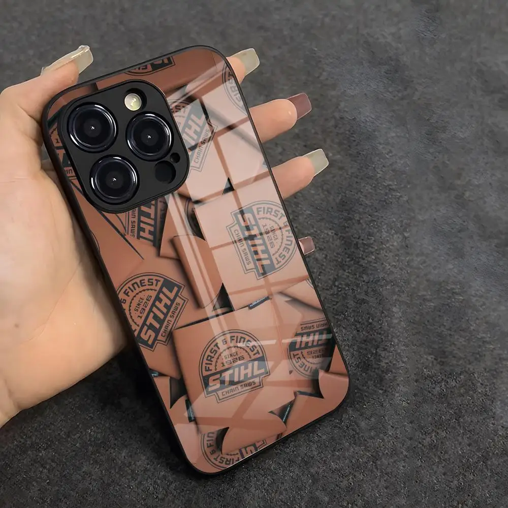 Фото Чехол для телефона S-StihlS Timbersports Series для iPhone 17 Air 16 E Pro Max 15 14 13 Mini 12 Pro 11 Max Plus, черный, стеклянный №4