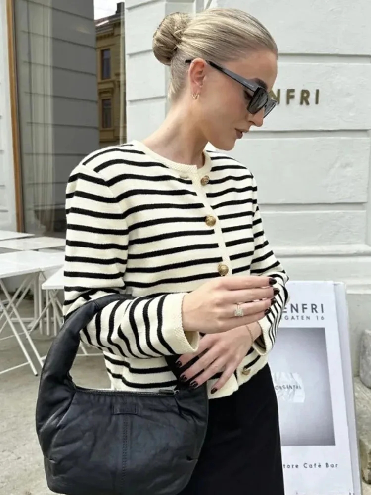 Женский полосатый кардиган на пуговицах