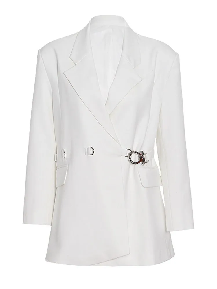 Рисунок 2 - Женский блейзер с отложным воротником KBQ