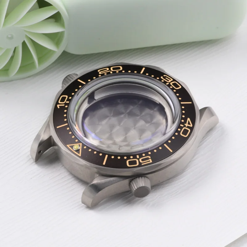 Фото Корпус часов Seamaster 007 из титана подходит для часов Seiko с сапфировым стеклом и люминесцентным покрытием, подходит для автоматических механизмов NH35/NH36, запчасти для часов. №5