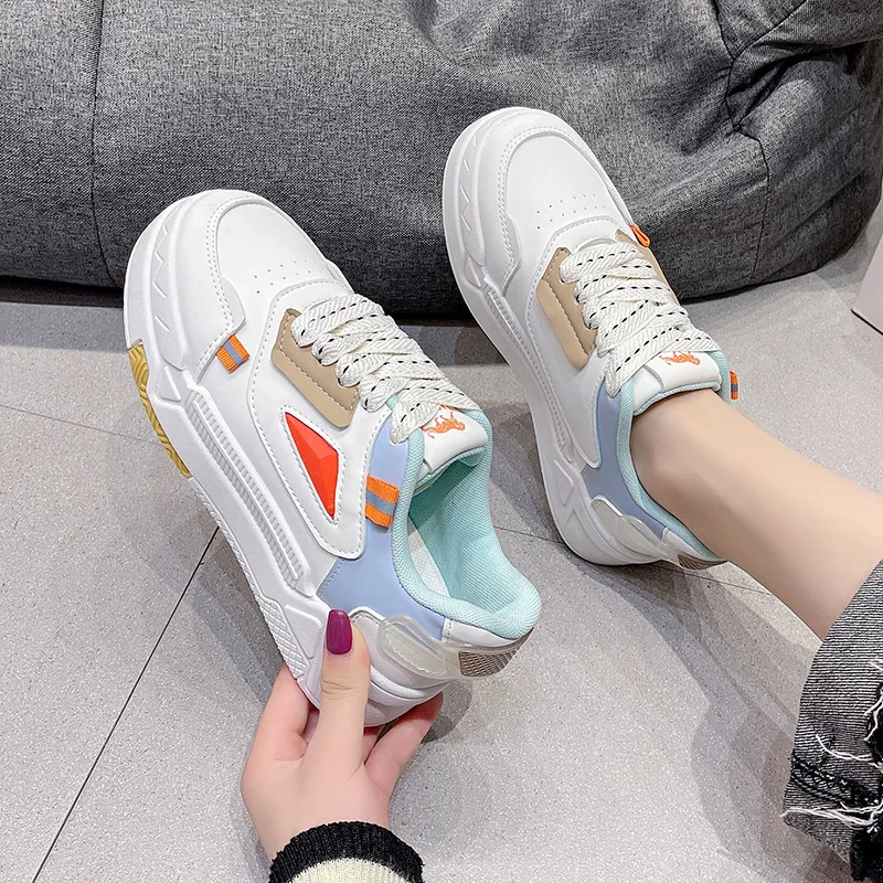 Рисунок 4 - Кроссовки женские кожаные на плоской подошве