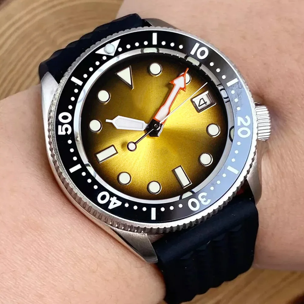 Фото 37 мм Tandorio 20ATM Дайвинг NH35 Sunburst Желтый Фиолетовый Красный Синий 120 щелчков Сапфир Светящиеся Автоматические Мужские Часы Дата 3,8 Корона №2