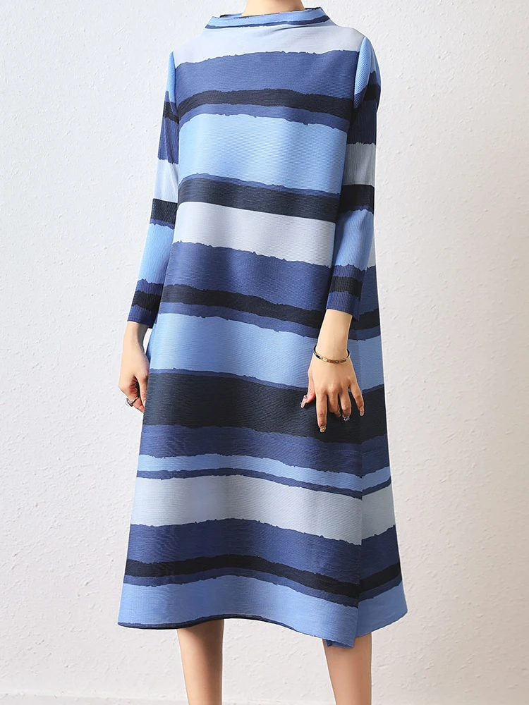 

2022 Spring Summer New Fashion Trend Pleated Dress O Neck Long Sleeve Stripe Contrasting Colors Loose Big Size Dresses Women