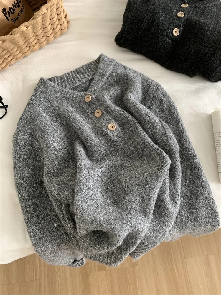 Korean Series Retro Arabesquitic Fabric round Neck Wooden Buckle Pullover Sweater Women Elegant Commuter Autumn and Winter Wa...