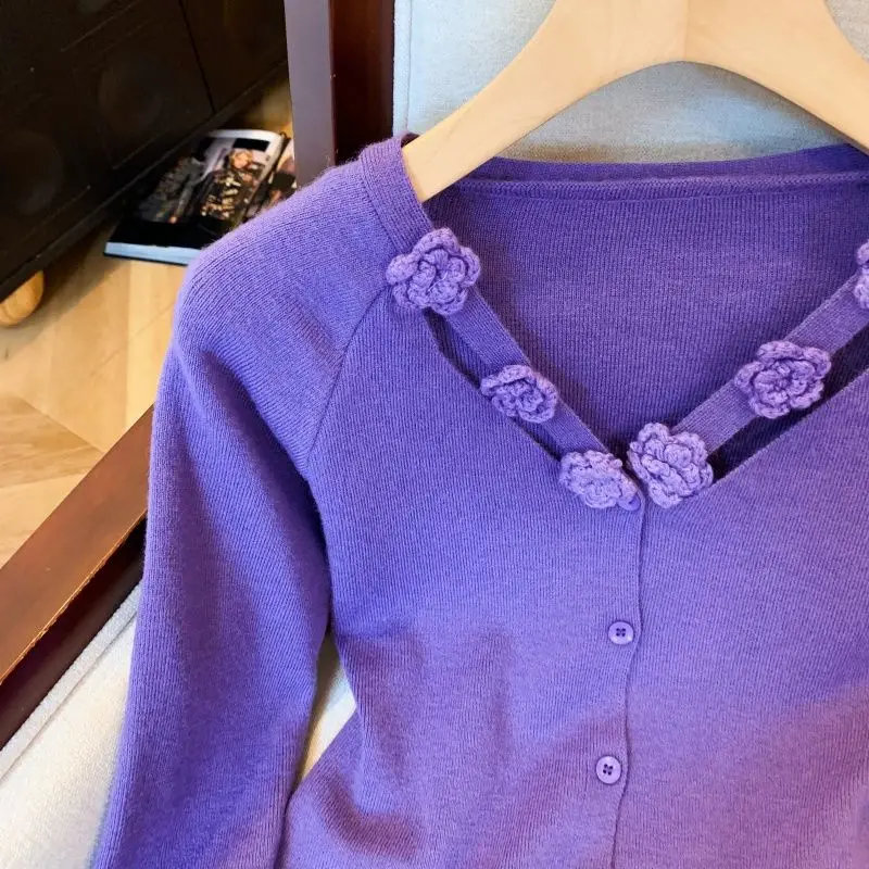 Женский вязаный кардиган с оборками и V-образным вырезом