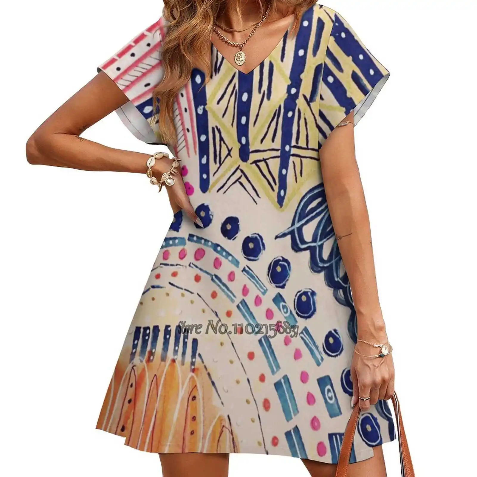 

Женское платье с коротким рукавом и V-образным вырезом