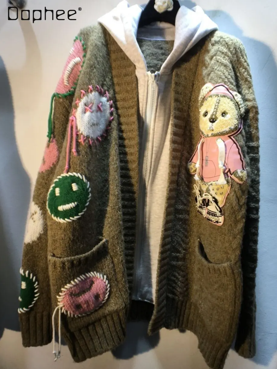 

Новинка Осень-зима 2022, утепленные свитера из двух частей, Женское пальто стразы, свободная вязаная куртка с капюшоном и бисером из мультфиль...