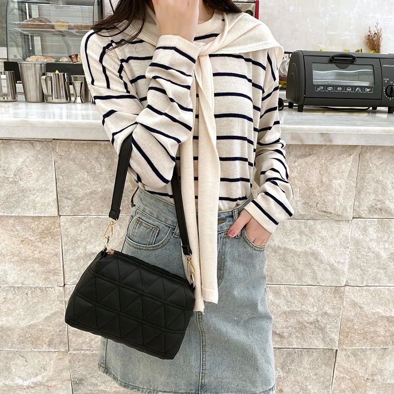 

2022 New Fashion Embroidered Bag Rhombic Chain Female Bag Leisure Small Fresh Small Bag Shoulder Messenger Bag Mobile Phone Bag